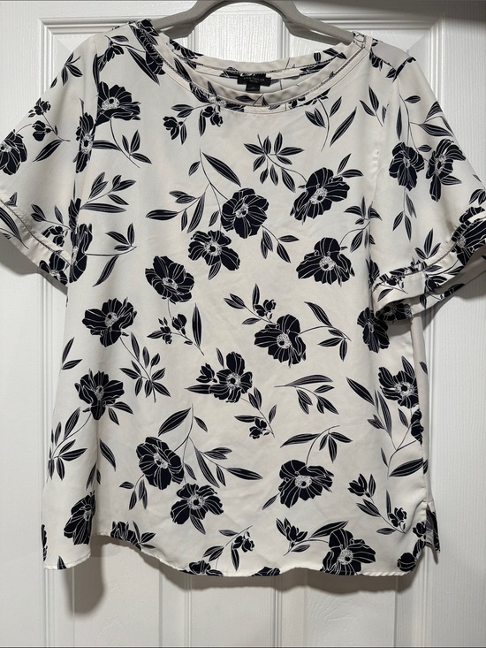 Ann Taylor Tops - Ann Taylor Black Floral Short-Sleeve Blouse
